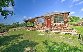 Enchanting Hilltop Cottage In Medicine Park!